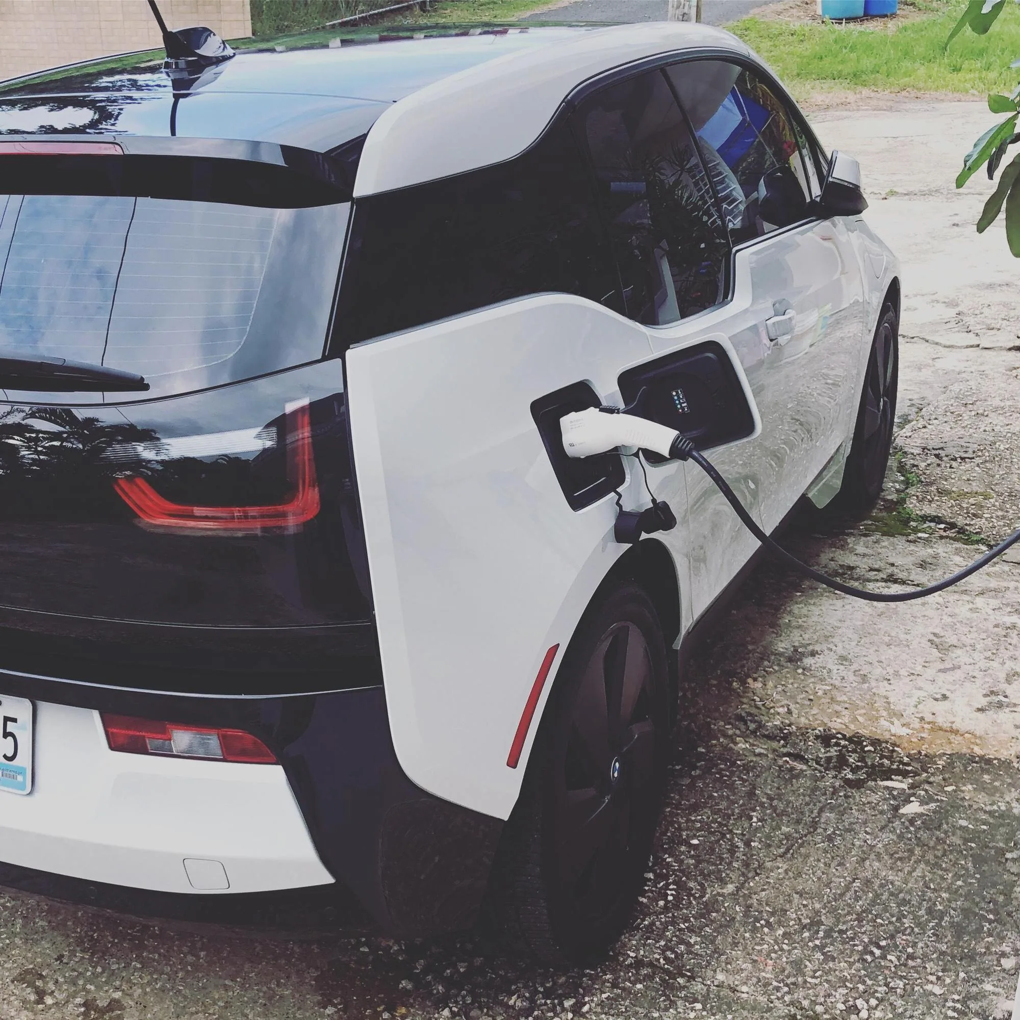 HOME CHARGER.  JONATHAN I3