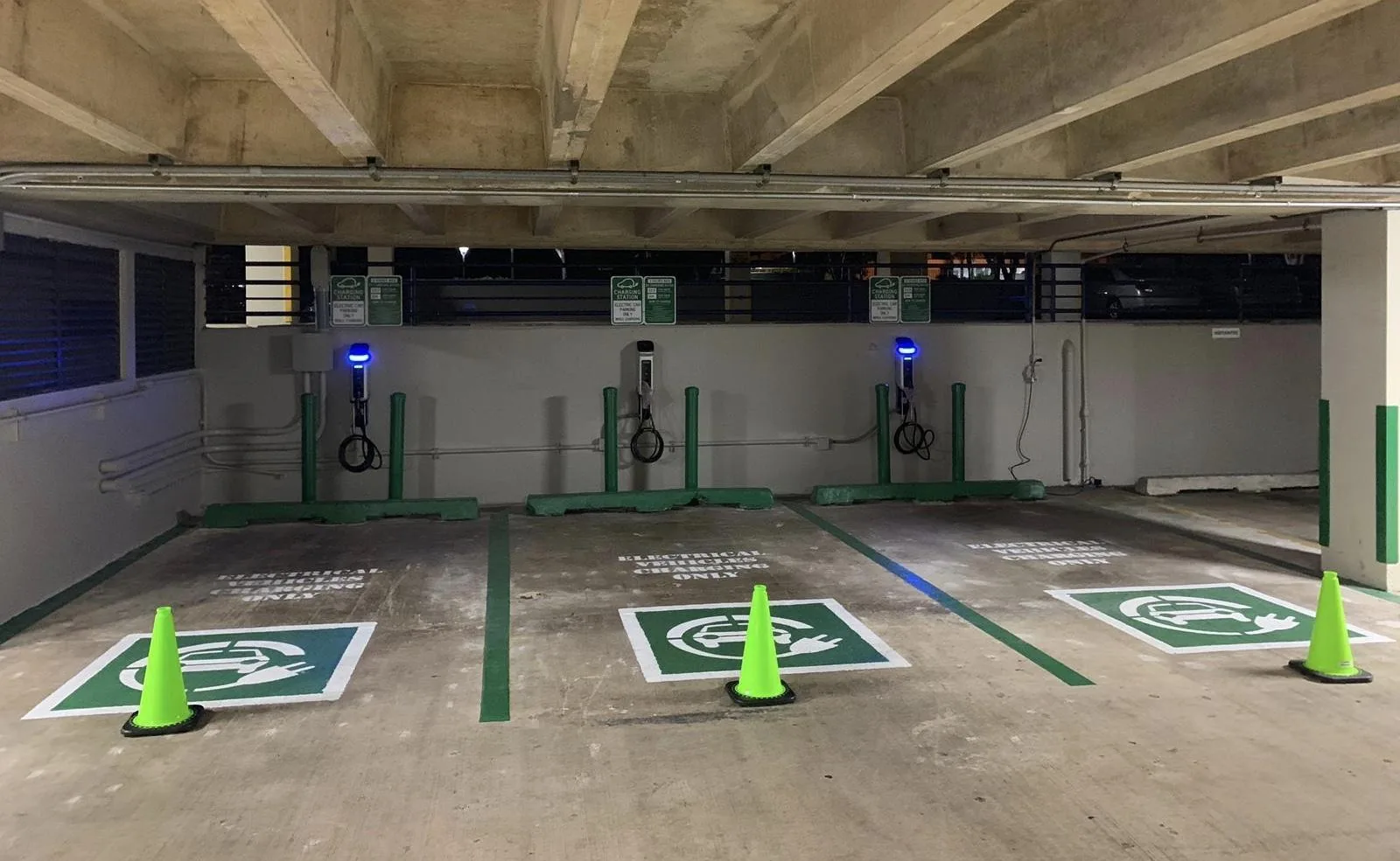PARKING LOT EL SENORIAL CENTER