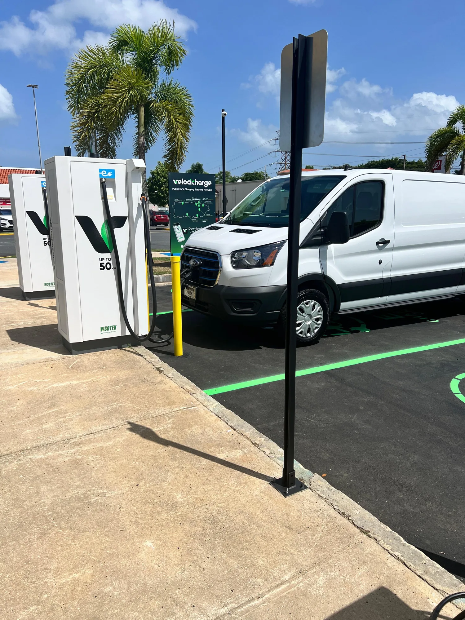 VELOCICHARGE CHARGING STATION -  PLAZA RIO HONDO