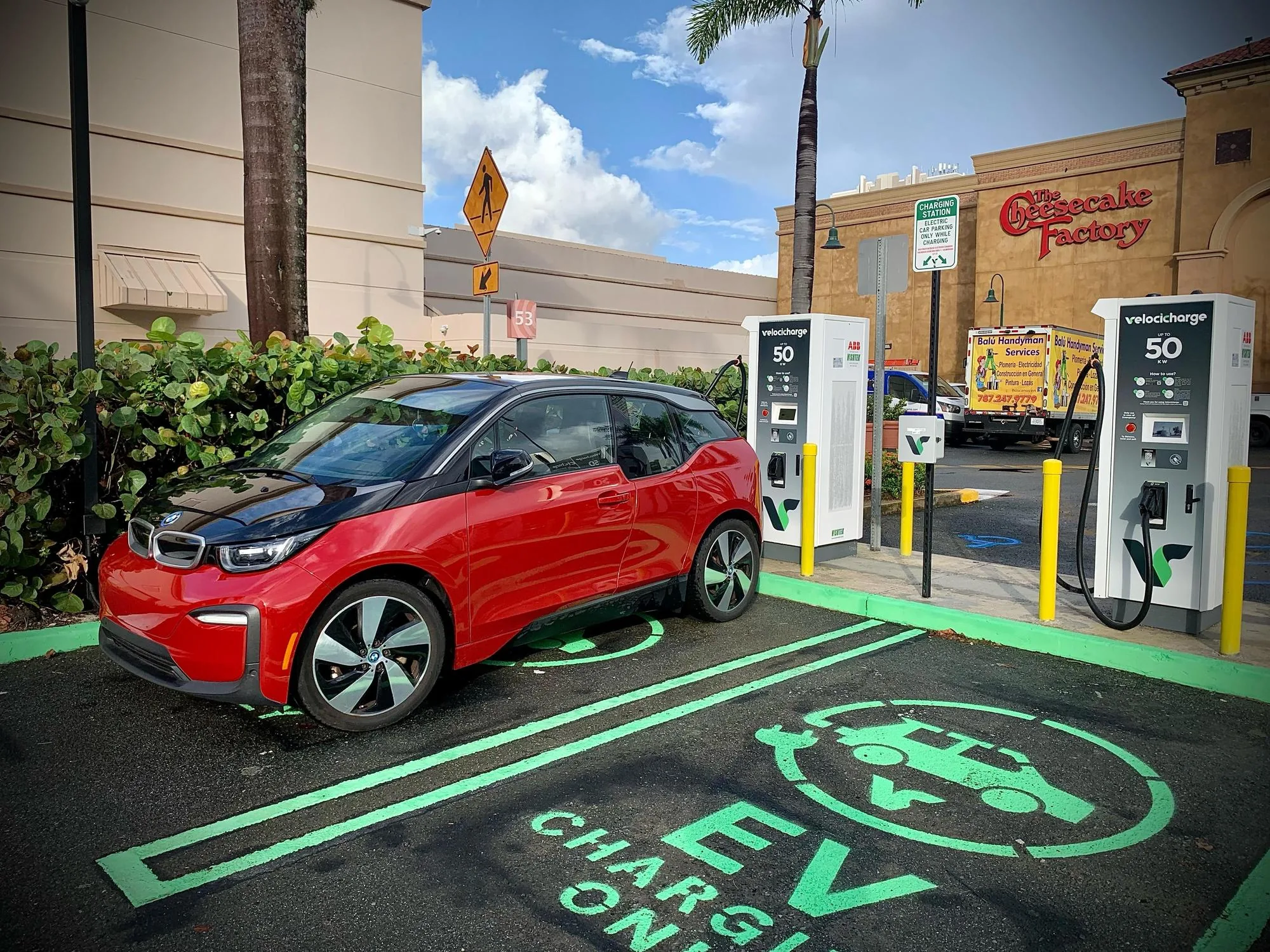 VELOCICHARGE CHARGING STATION - PLAZA LAS AMERICAS