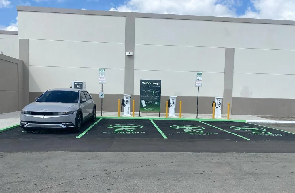 VELOCICHARGE CHARGING STATION - CÉNTRICO MALL