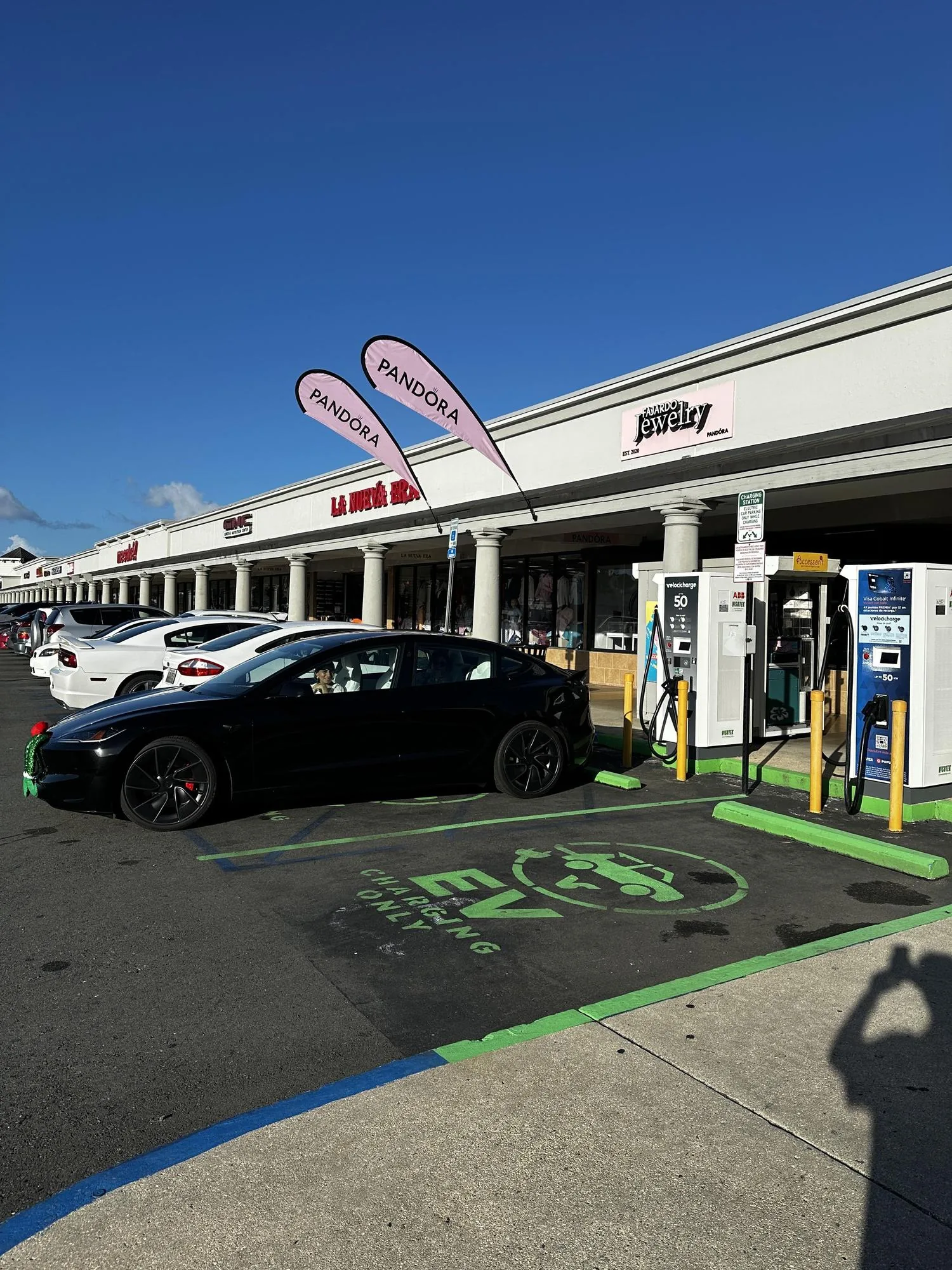 VELOCICHARGE CHARGING STATION - PLAZA FAJARDO