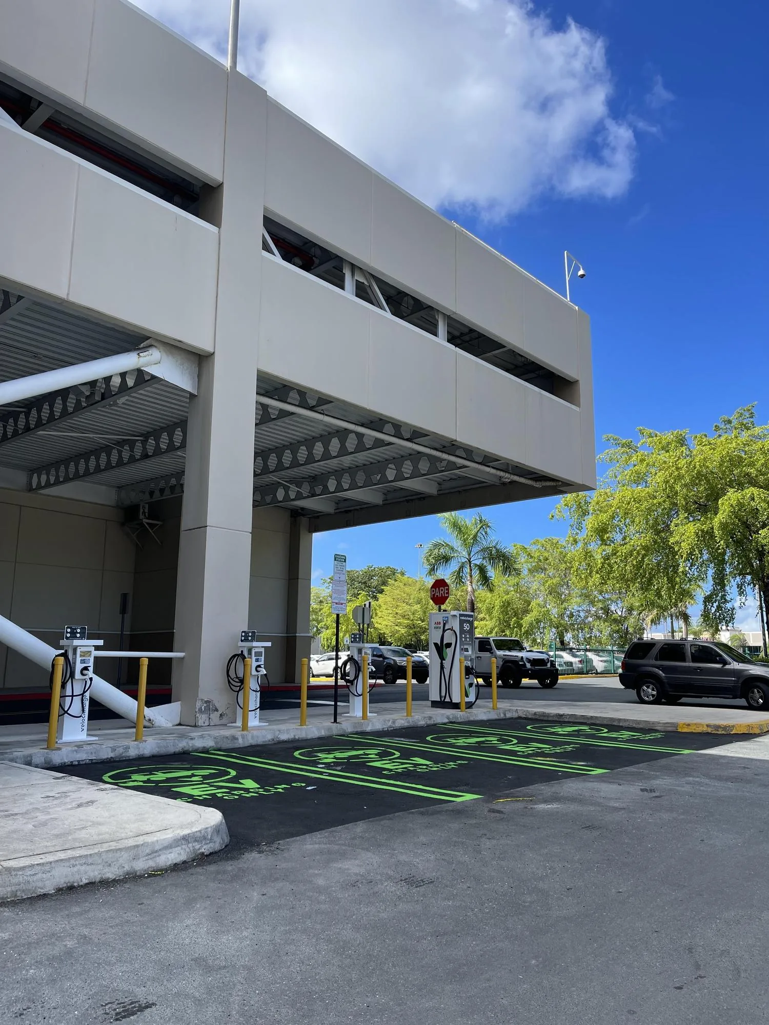 VELOCICHARGE CHARGING STATION- PLAZA LAS AMERICAS NORTE