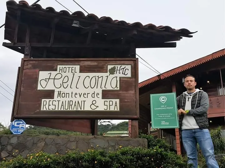 *HOTEL HELICONIA