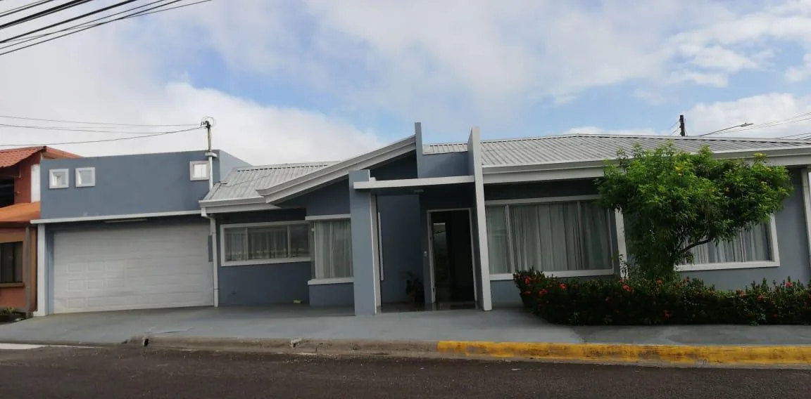 RESIDENCIAL LOMAS DEL NORTE, CASA DE LA FAMILIA HIDALGO SABORÍO