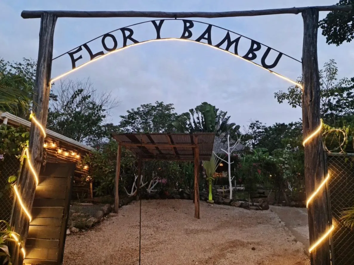 FLOR Y BAMBÚ HOTEL GLAMPING (240V NEMA 10-50)