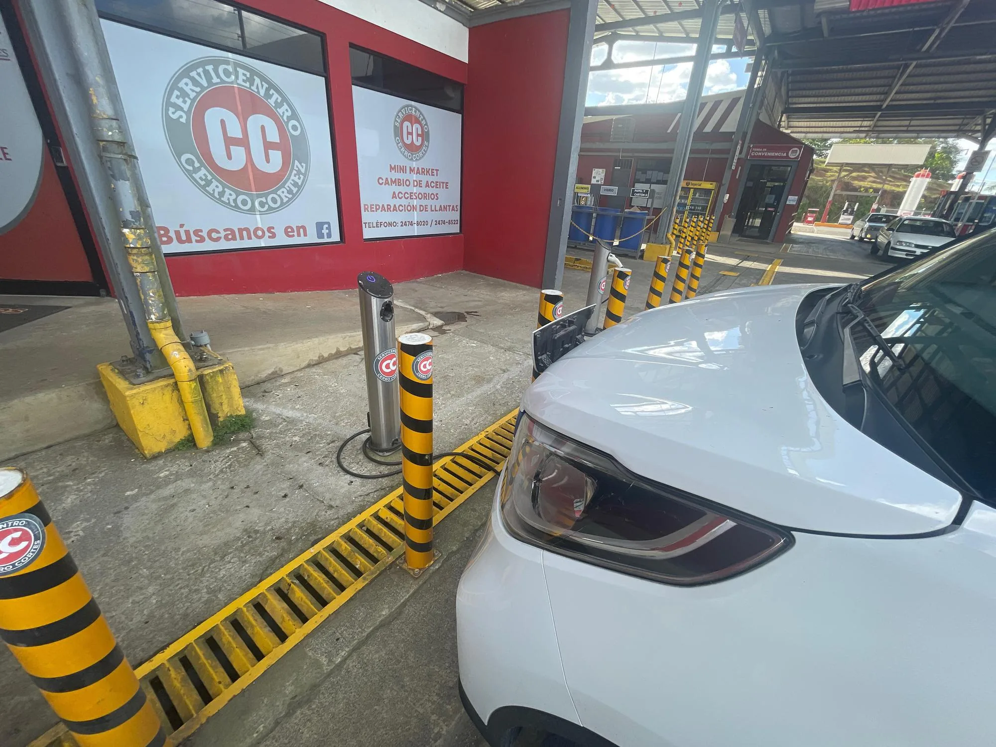 SERVICENTRO CERRO CORTES