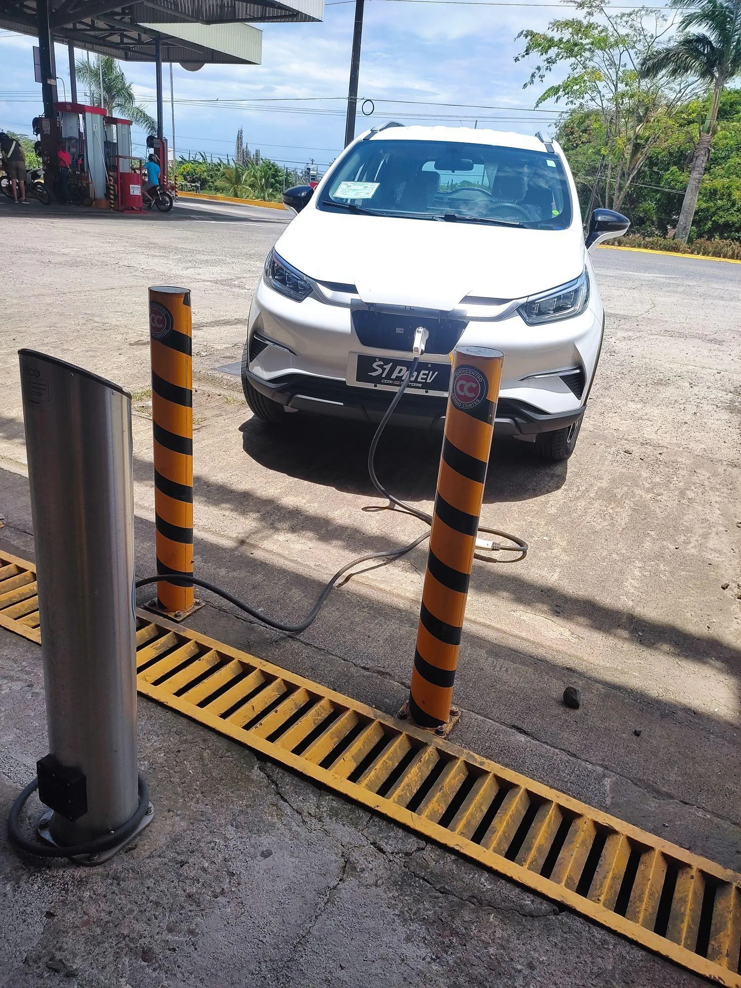 SERVICENTRO CERRO CORTES