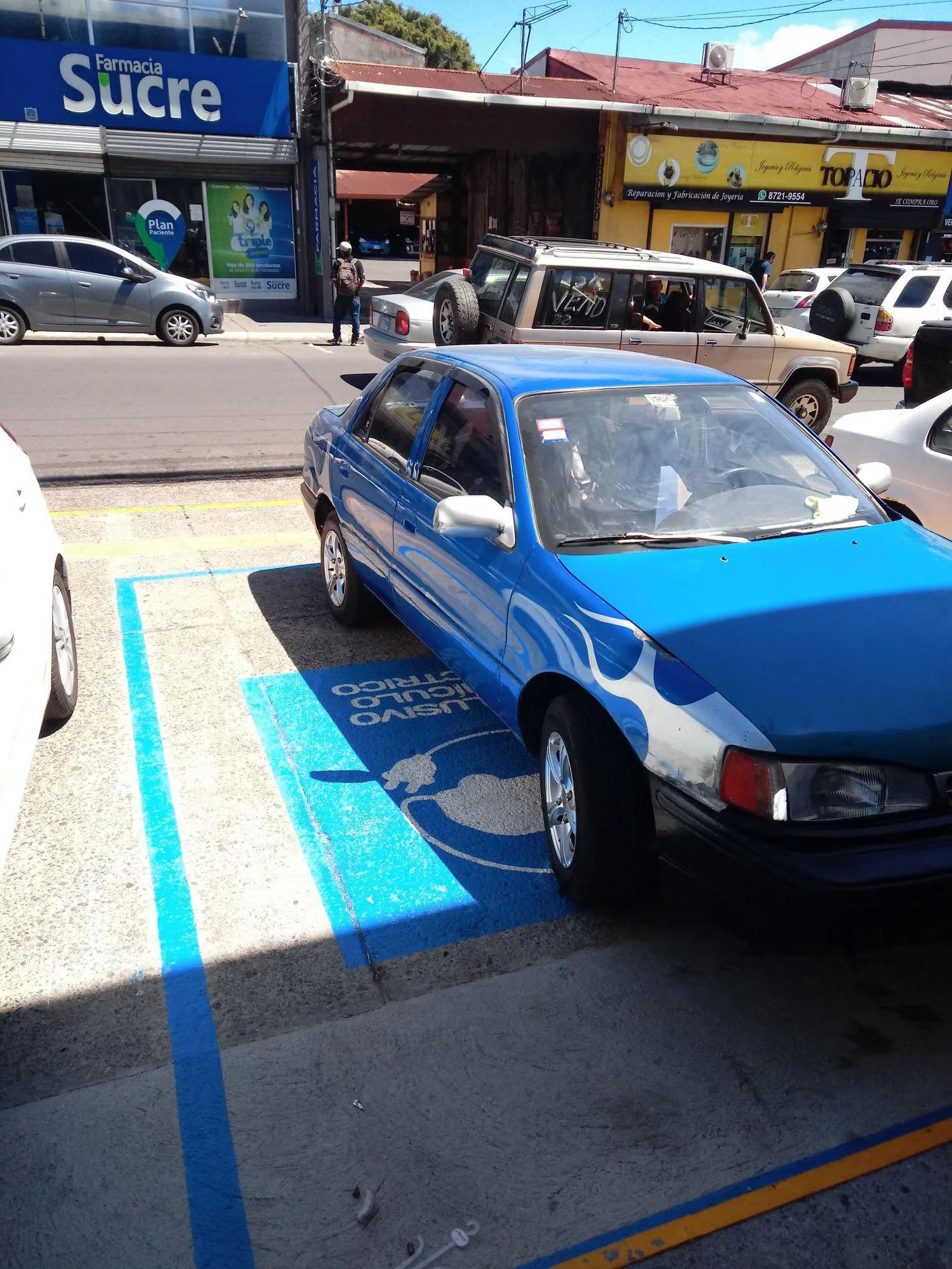 PARQUEO BANCO NACIONAL
