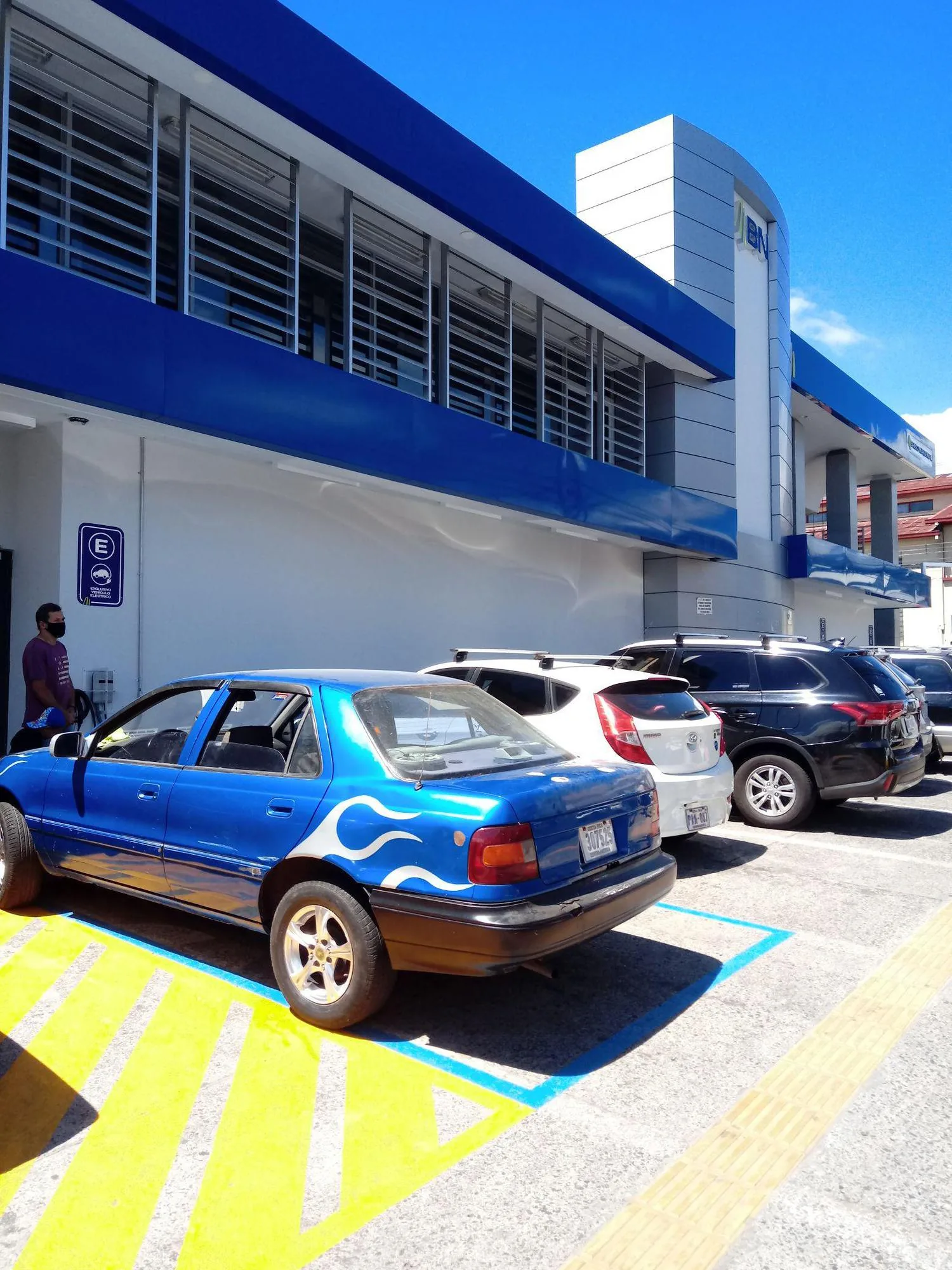 PARQUEO BANCO NACIONAL