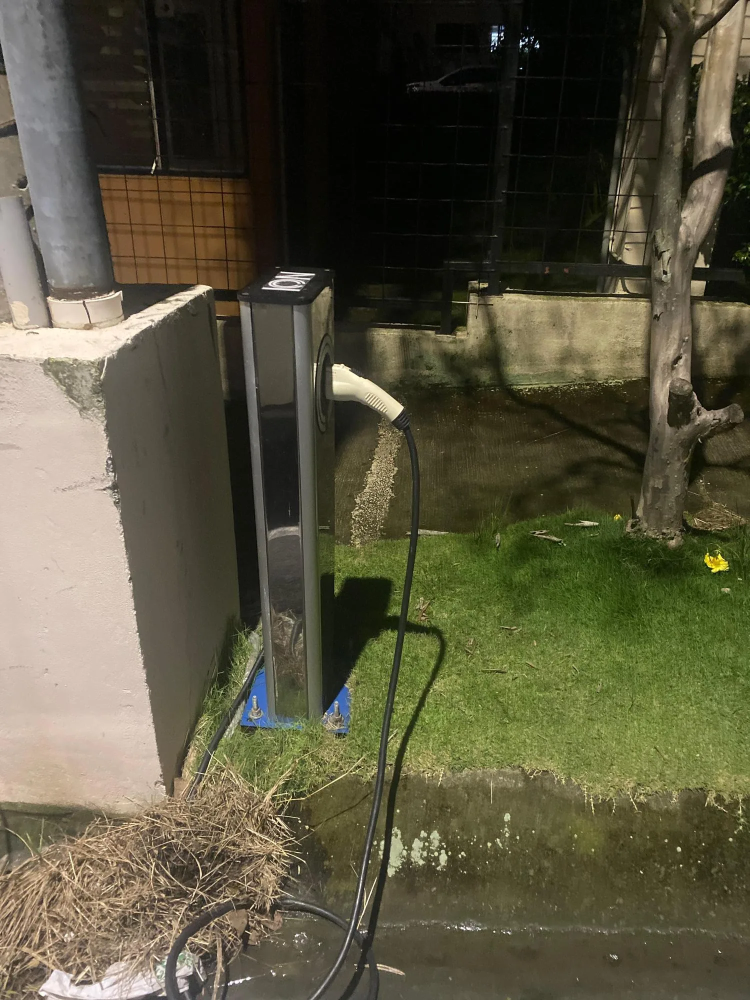 YAMBAL COSMÉTICOS - ION CHARGERS