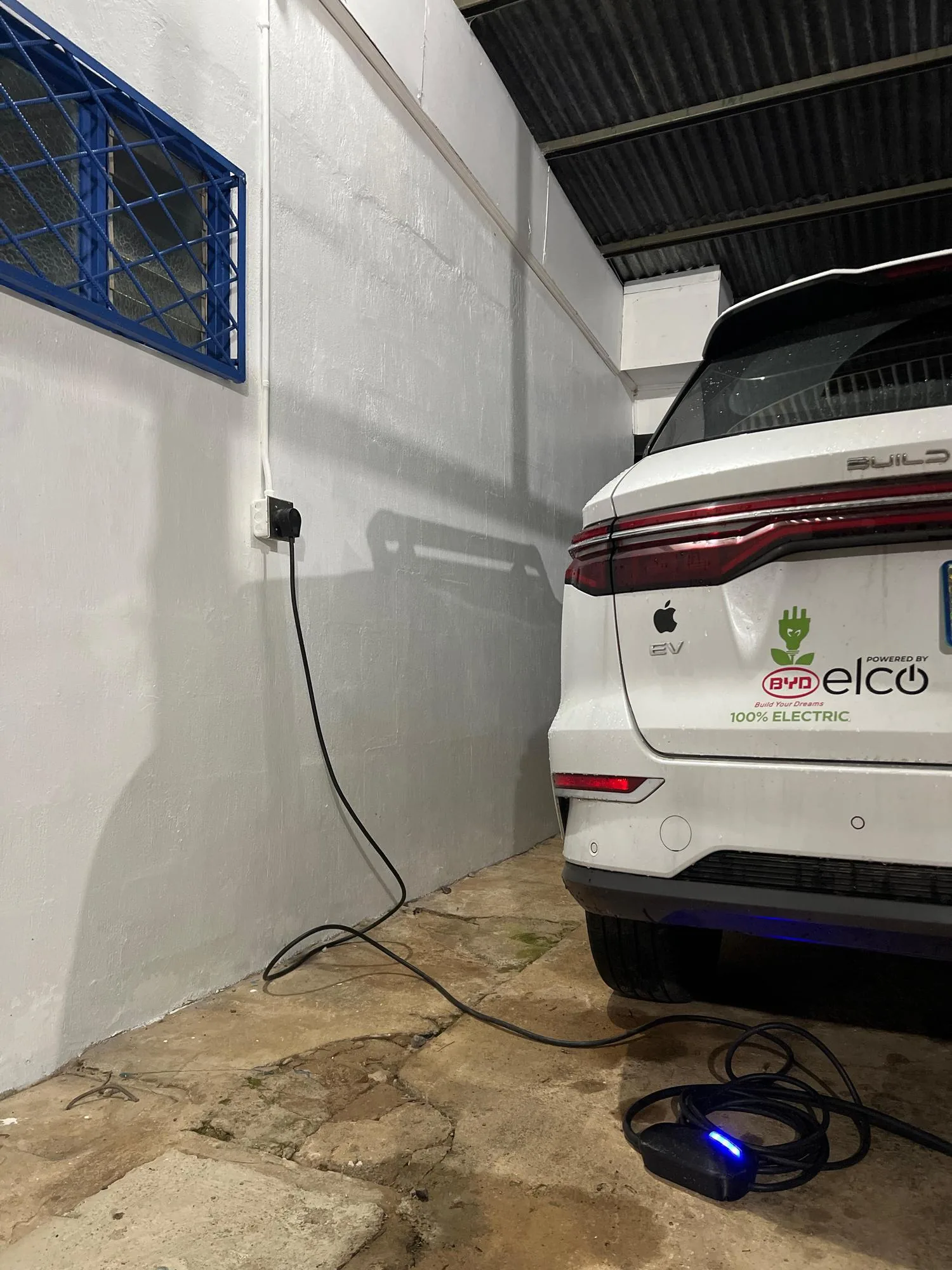 EL CHOLITO - HOME - WALL CHARGER (COMING SOON)