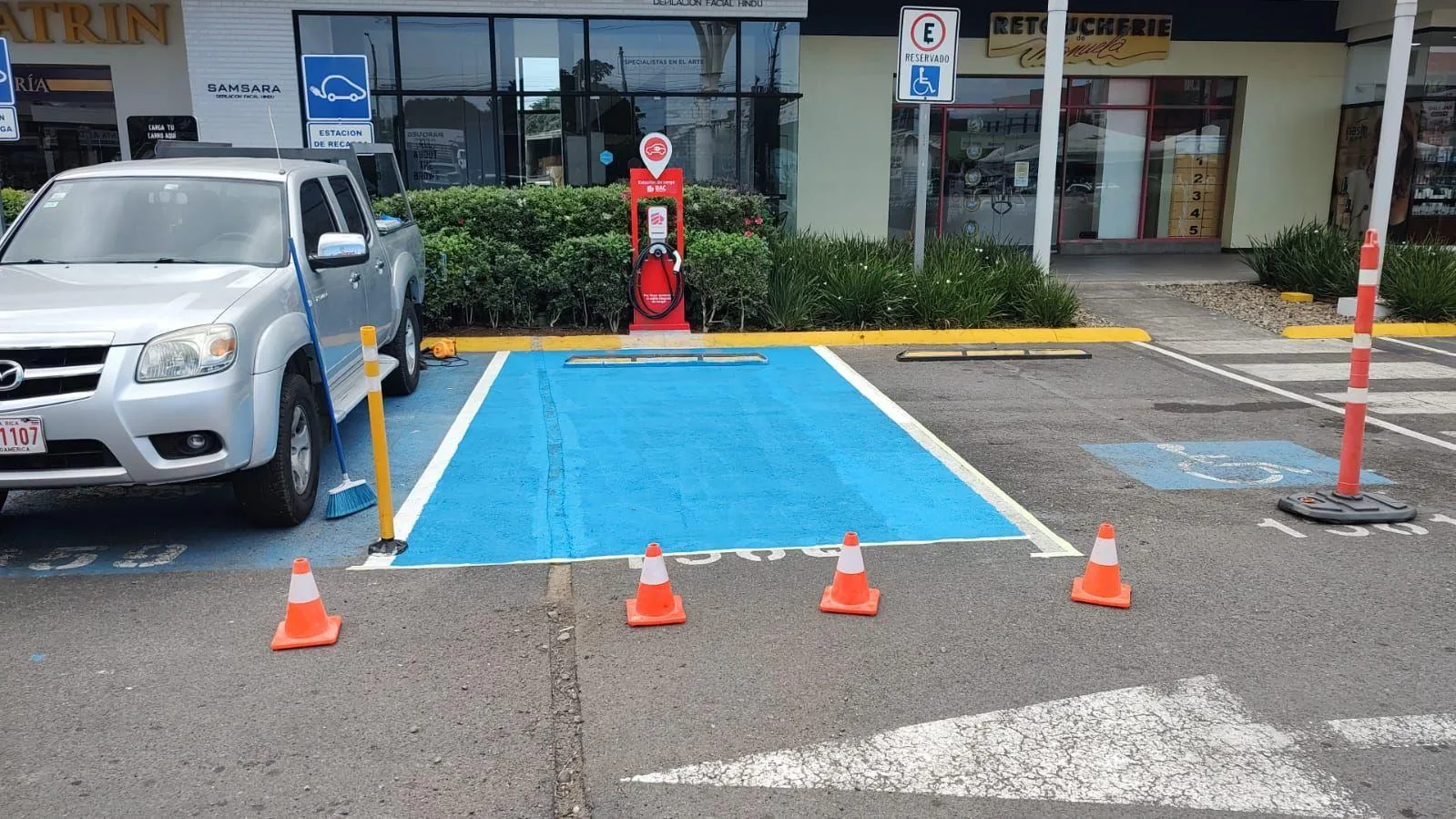 CARGADOR JUICEBOX BAC MULTIPLAZA DEL ESTE 1