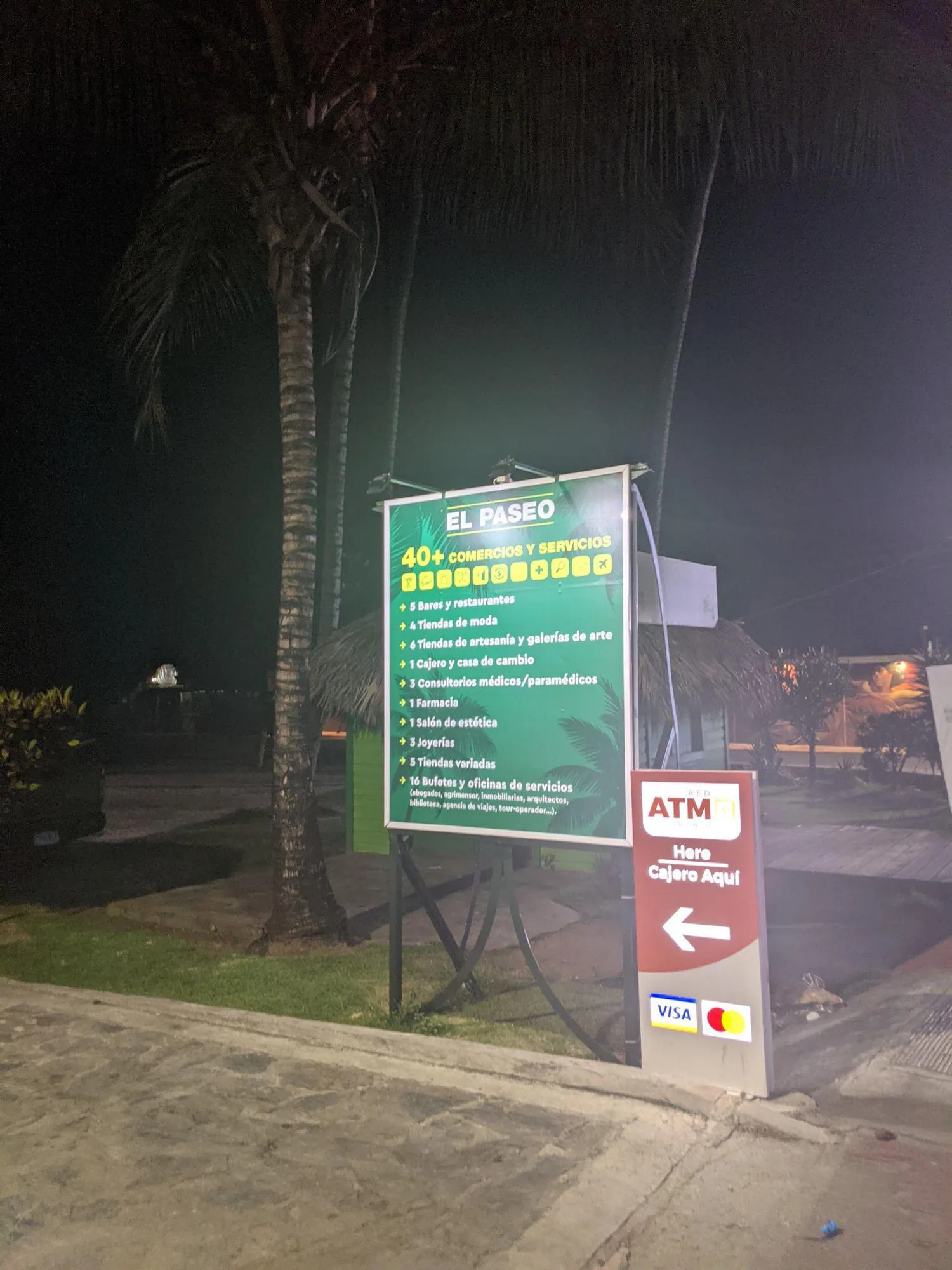 PLAZA COMERCIAL EL PASEO