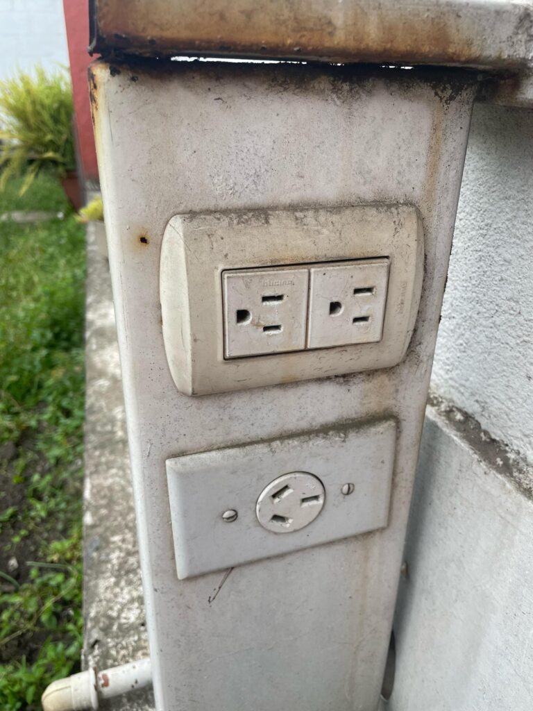 1079652 768x1024