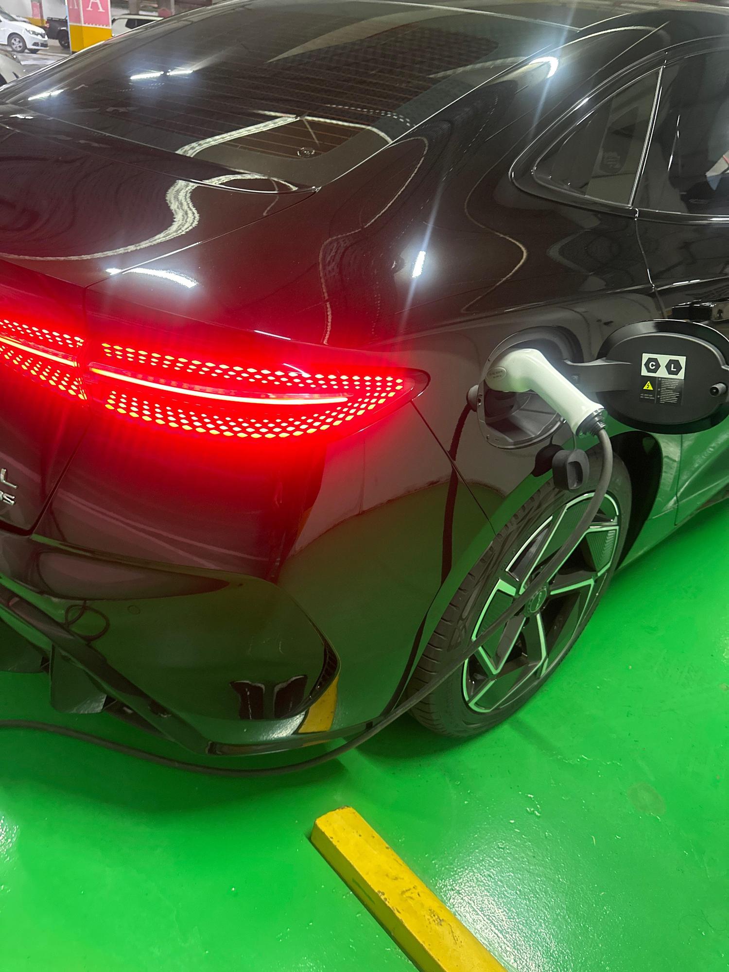 1280982