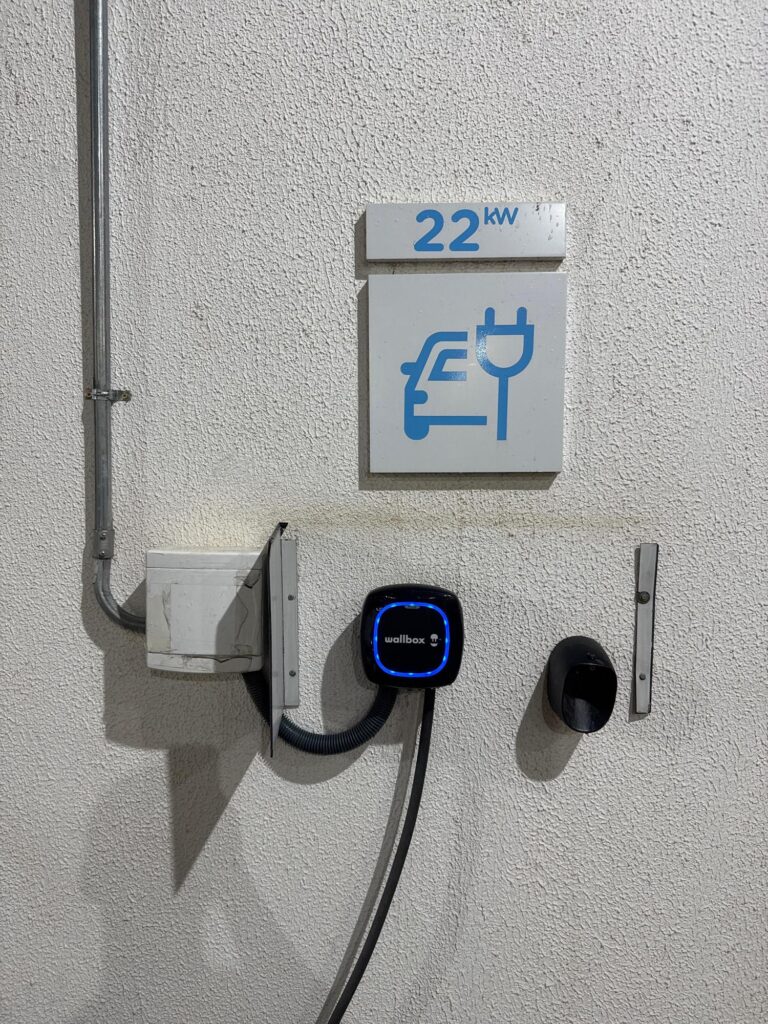 1452557 768x1024