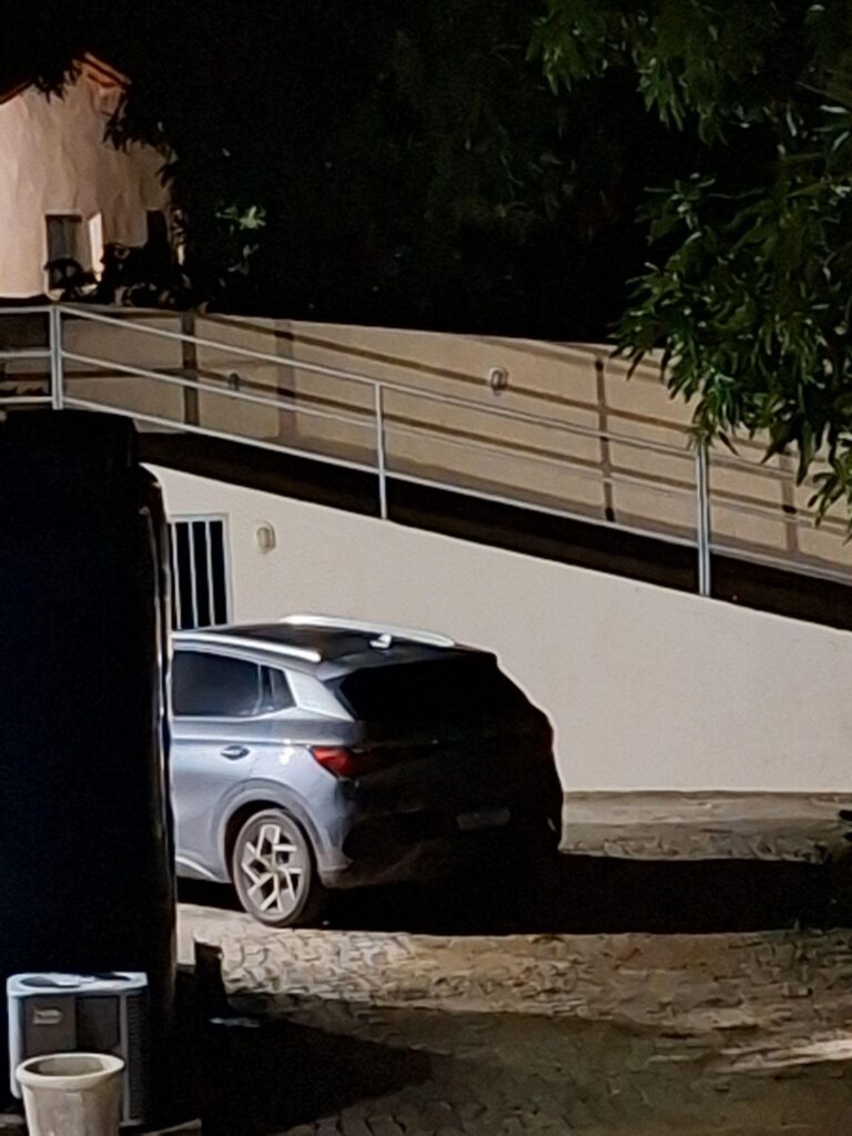 1748533 768x1024