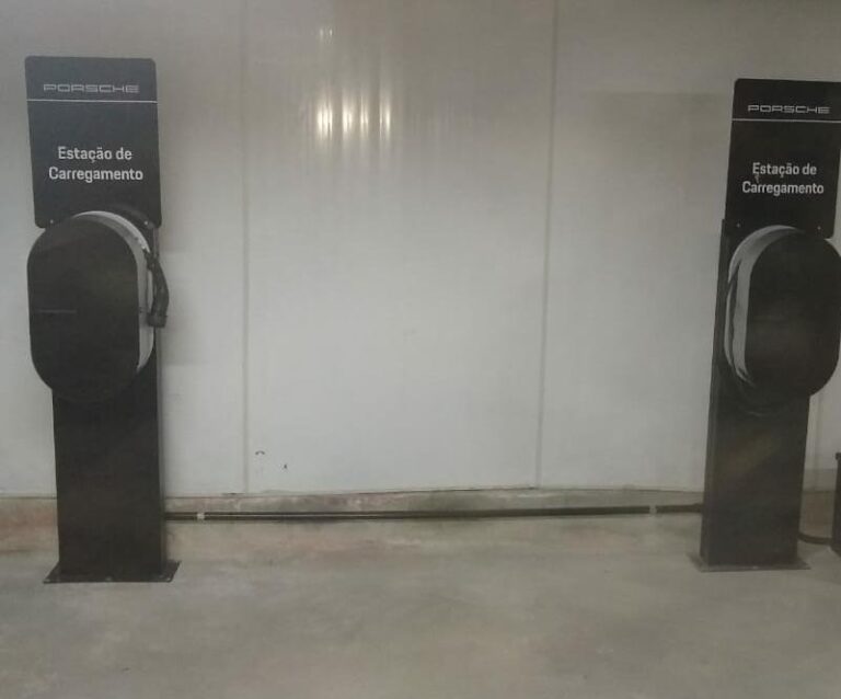 702262 768x638
