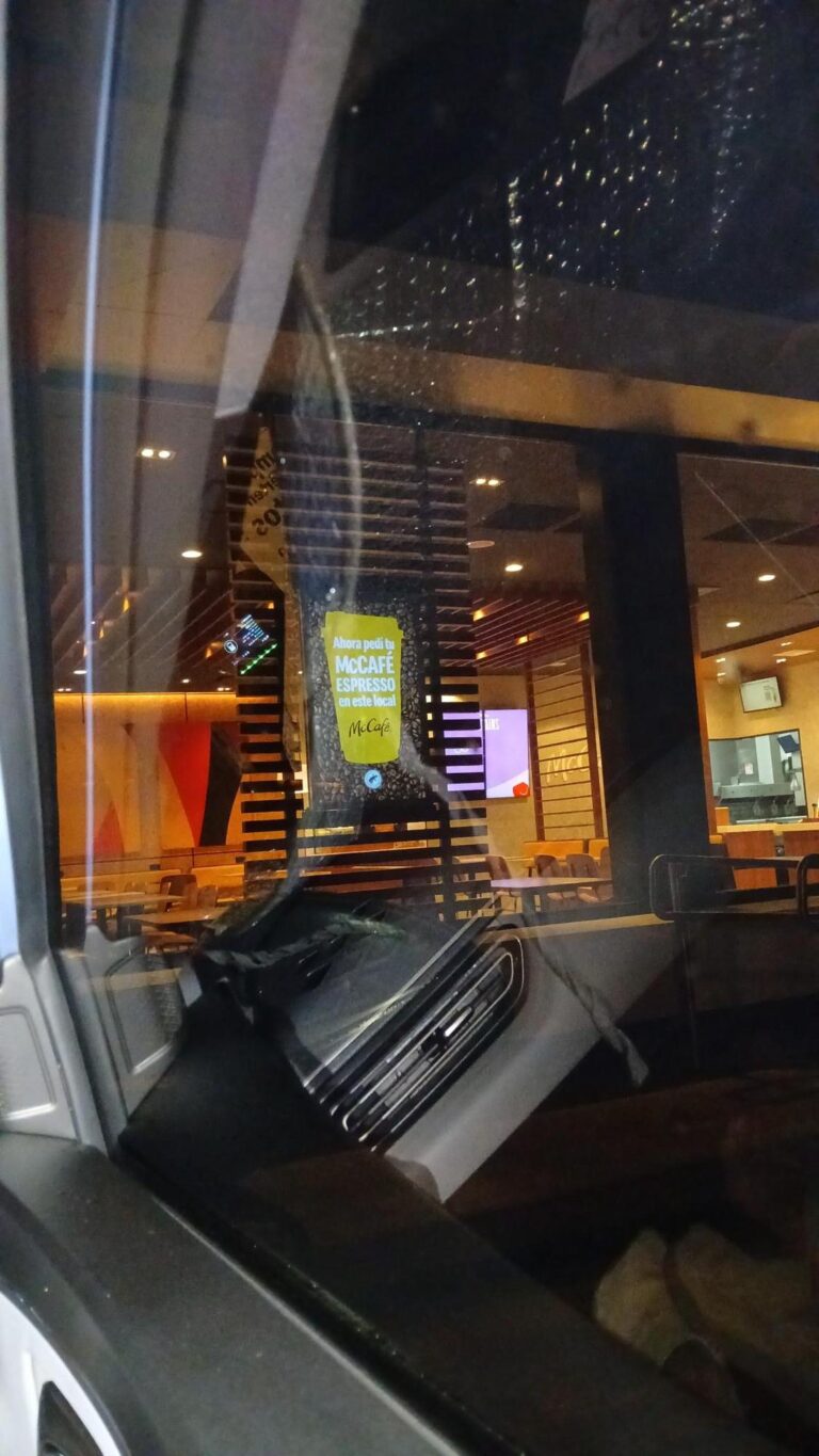 2273907 768x1365
