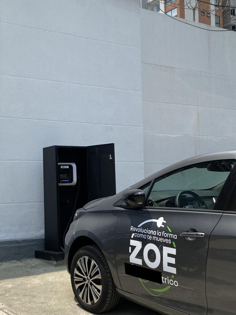 AUTOMOTORA NORTE Y SUR RENAULT1 768x1024