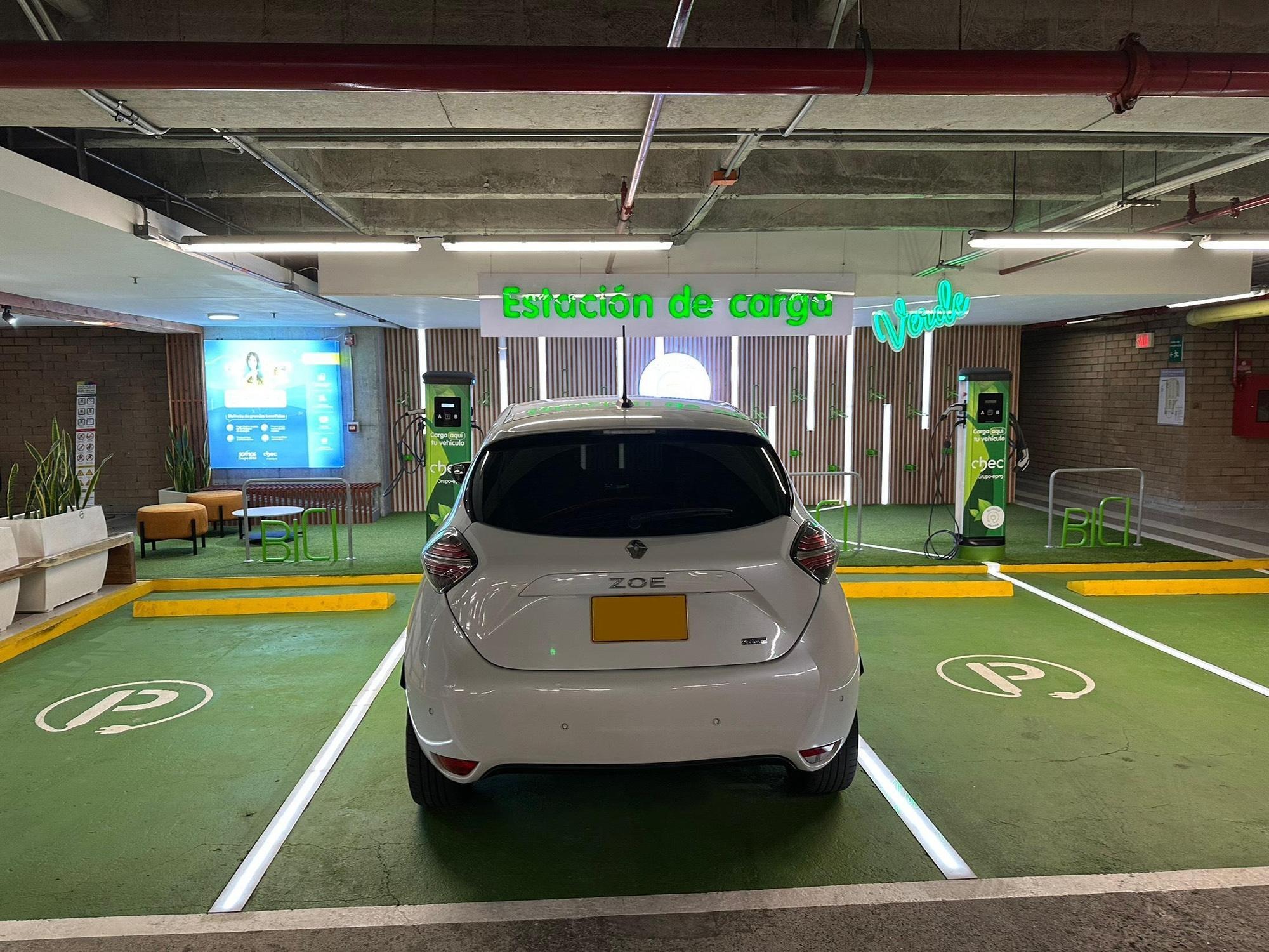 CENTRO COMERCIAL FUNDADORES 1