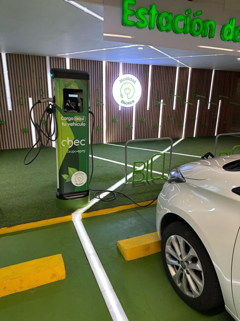 CENTRO COMERCIAL FUNDADORES 2 768x1024