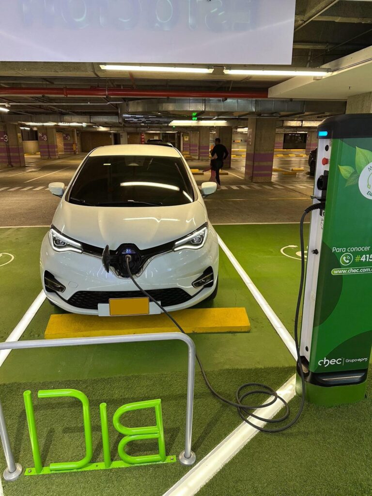 CENTRO COMERCIAL FUNDADORES 3 768x1024