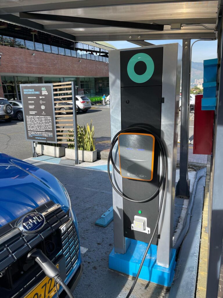 MALL PALMS AVENUE 768x1024