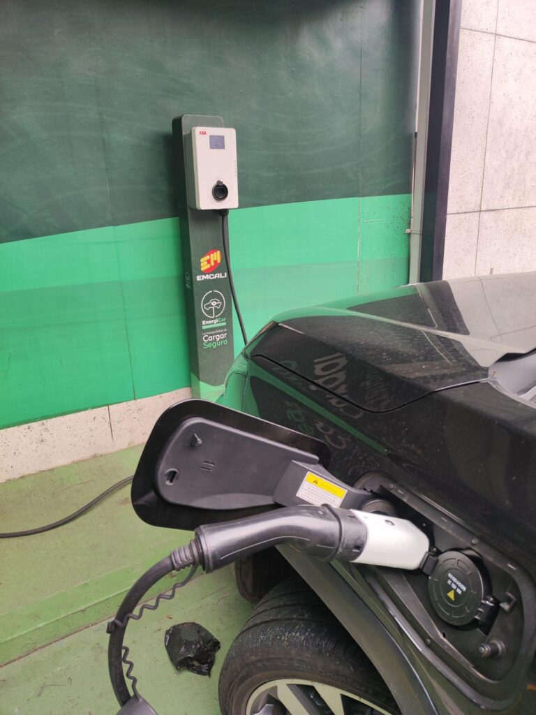 TELEFONICA VERSALLES DE EMCALI ENERGICAR 3 768x1024