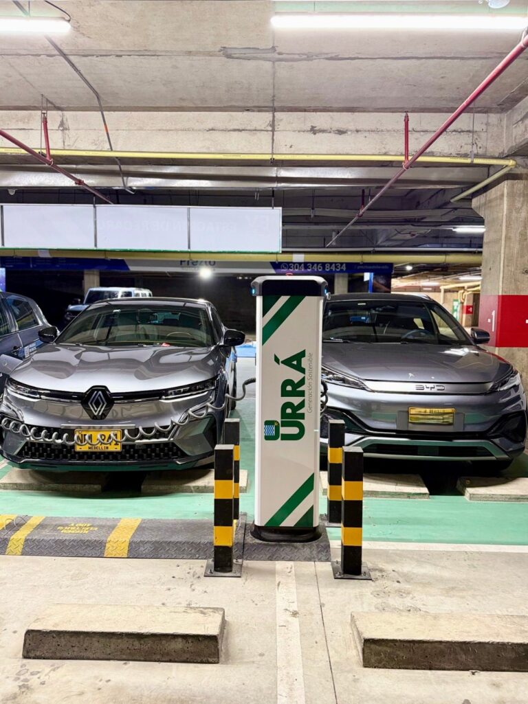 URRA LOS MANGUITOS PLANETA RICA 1 768x1025