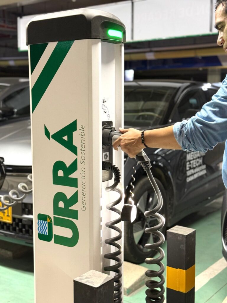 URRA LOS MANGUITOS PLANETA RICA 2 768x1024